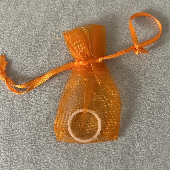 Enso Stackable Pyramid Silicone Ring - Picture 3 of 3